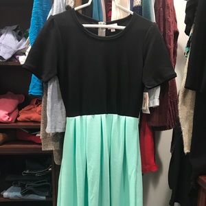 New with tags lularoe dress size medium. Comfy.